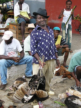 Geflügelverkäufer zeigt, was er kann
