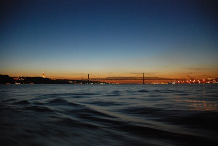 Lissabon Abend am Fluss